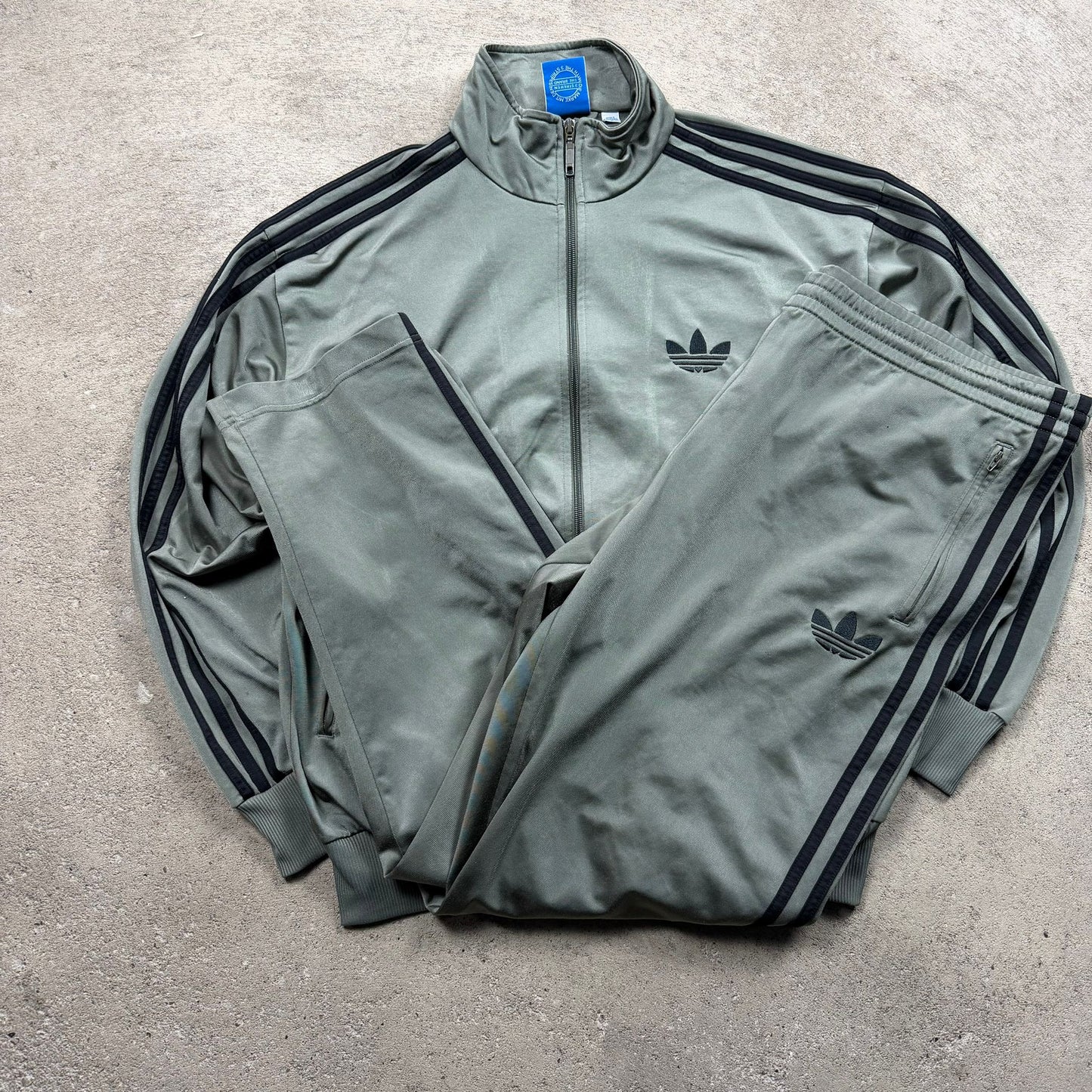 Adidas Tracksuit (L)